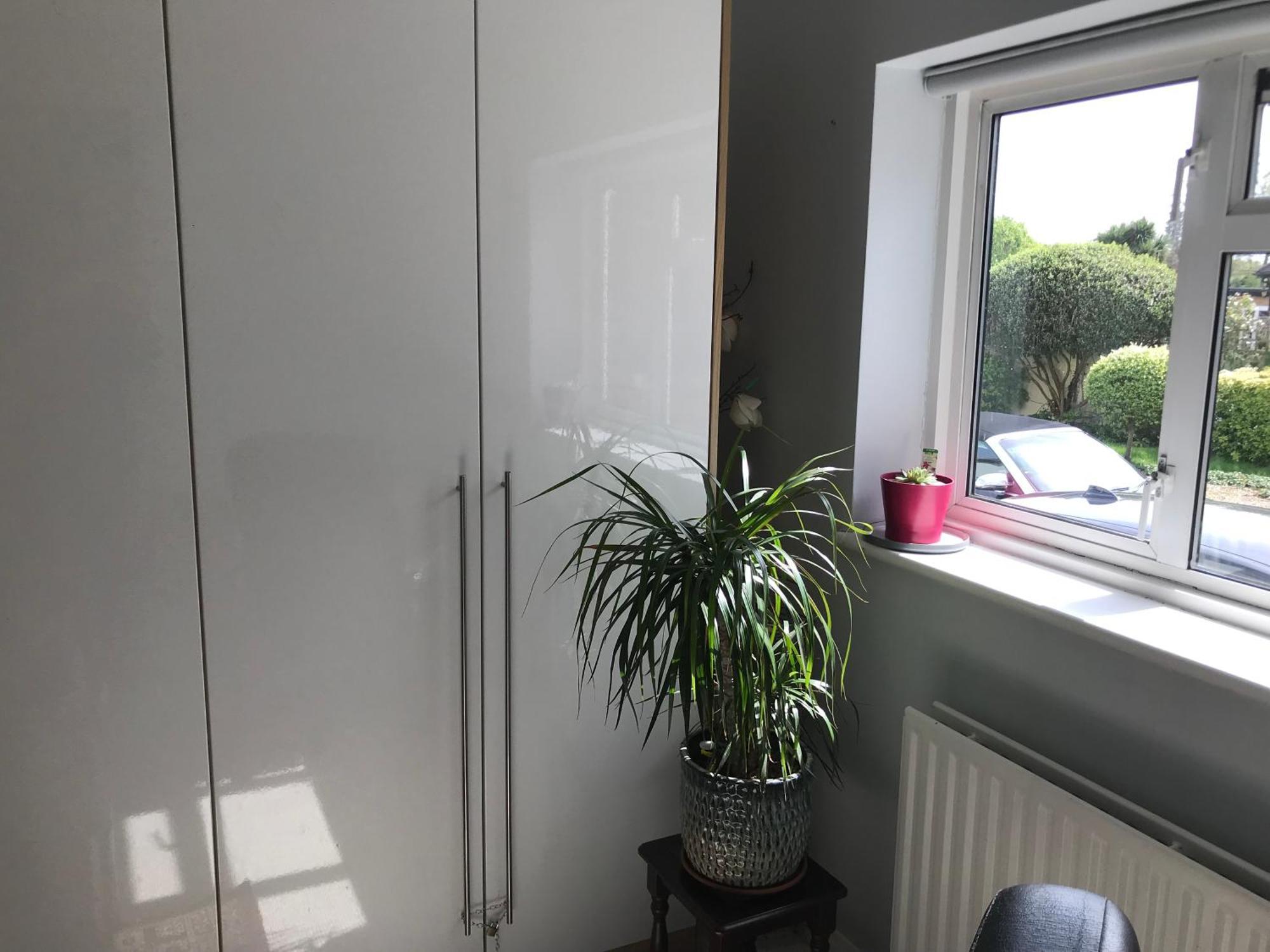Cozy Double Bedroom In Stunning Bungalow On River Thames - Near Thorpe Park/Royal Holloway University/20Mins From Heathrow Staines-upon-Thames Exteriör bild