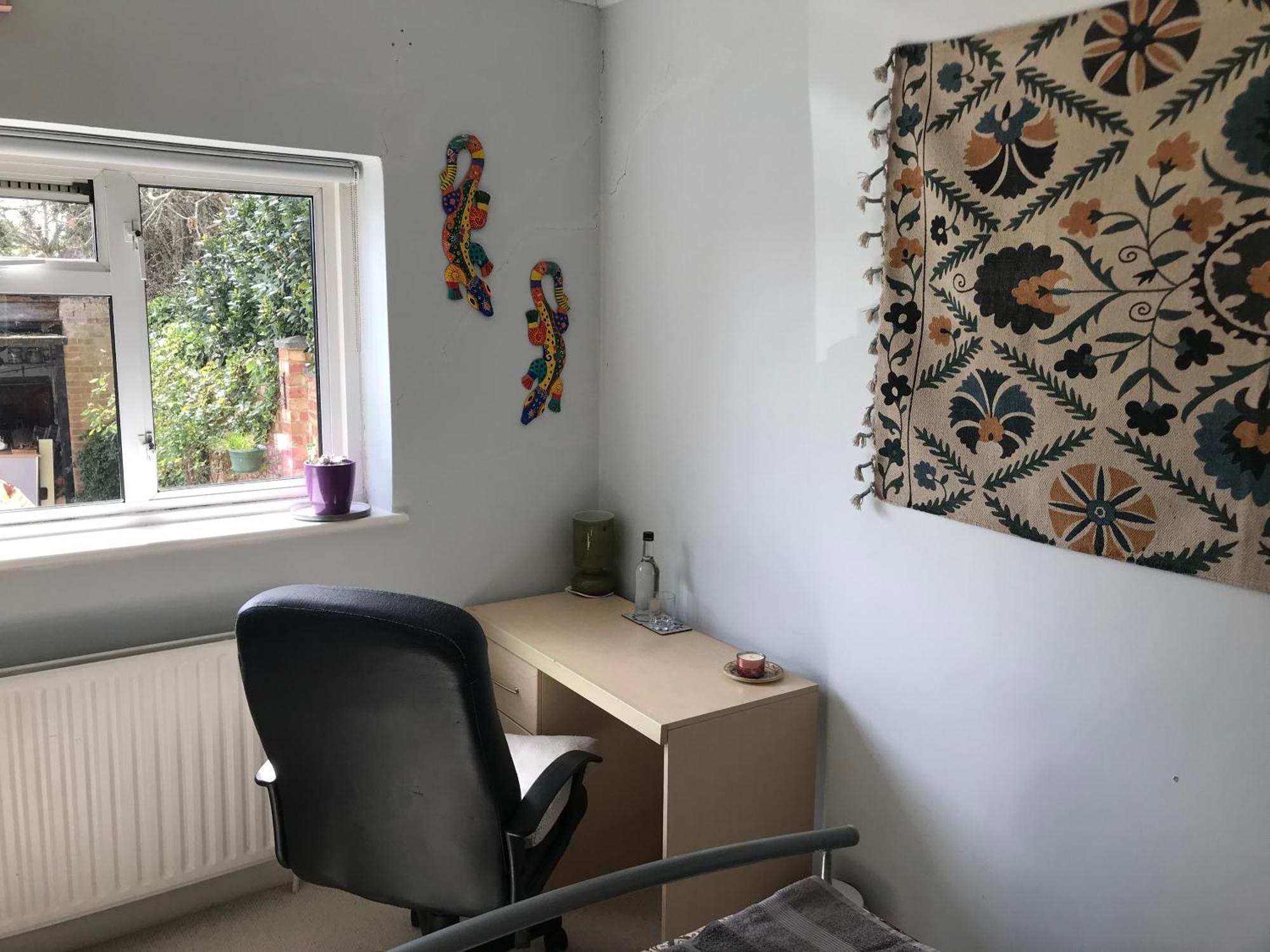 Cozy Double Bedroom In Stunning Bungalow On River Thames - Near Thorpe Park/Royal Holloway University/20Mins From Heathrow Staines-upon-Thames Exteriör bild