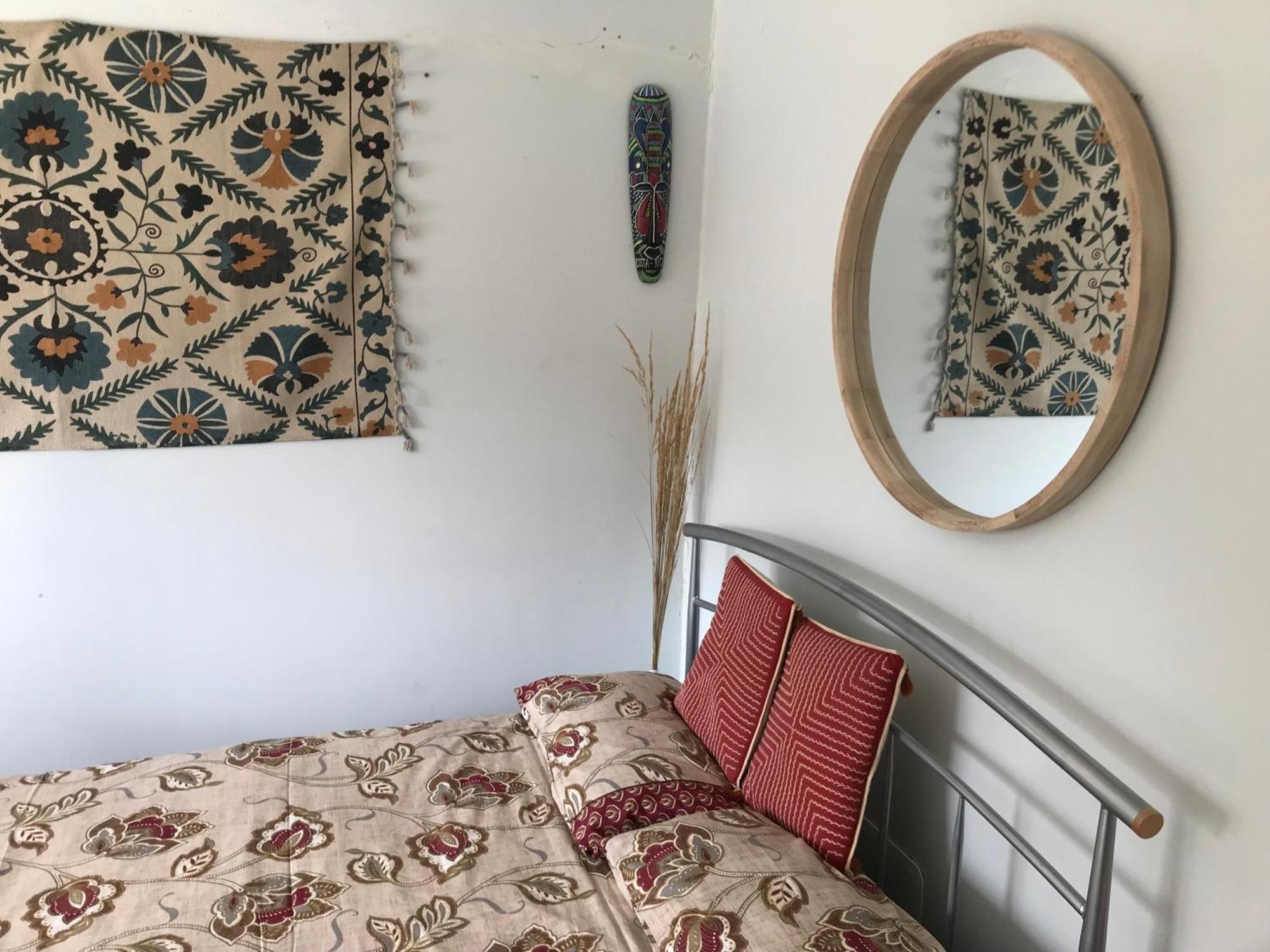 Cozy Double Bedroom In Stunning Bungalow On River Thames - Near Thorpe Park/Royal Holloway University/20Mins From Heathrow Staines-upon-Thames Exteriör bild