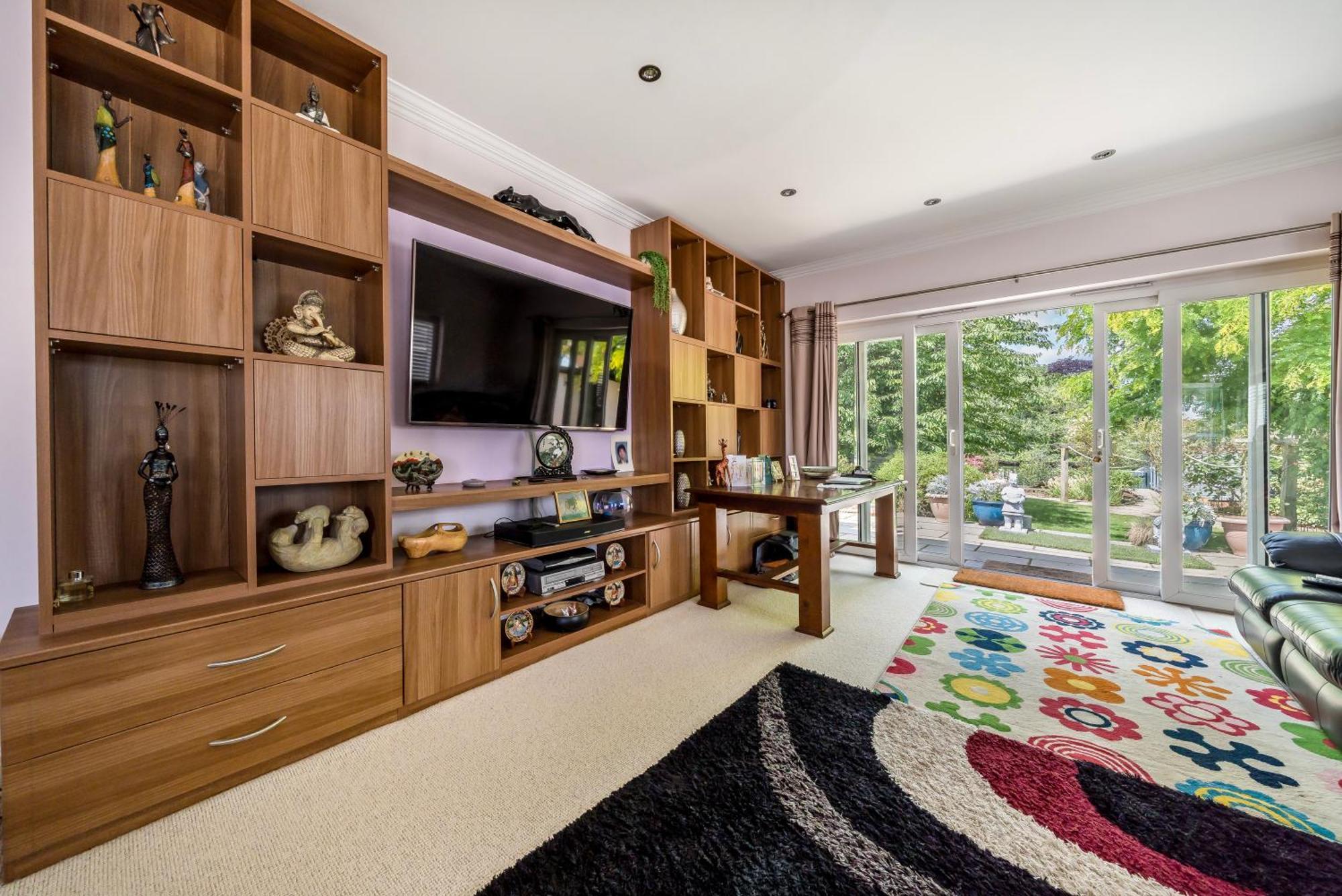 Cozy Double Bedroom In Stunning Bungalow On River Thames - Near Thorpe Park/Royal Holloway University/20Mins From Heathrow Staines-upon-Thames Exteriör bild
